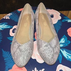 Toms Cobblestone Snake Printed Suede Women's Julie Flats - Gray